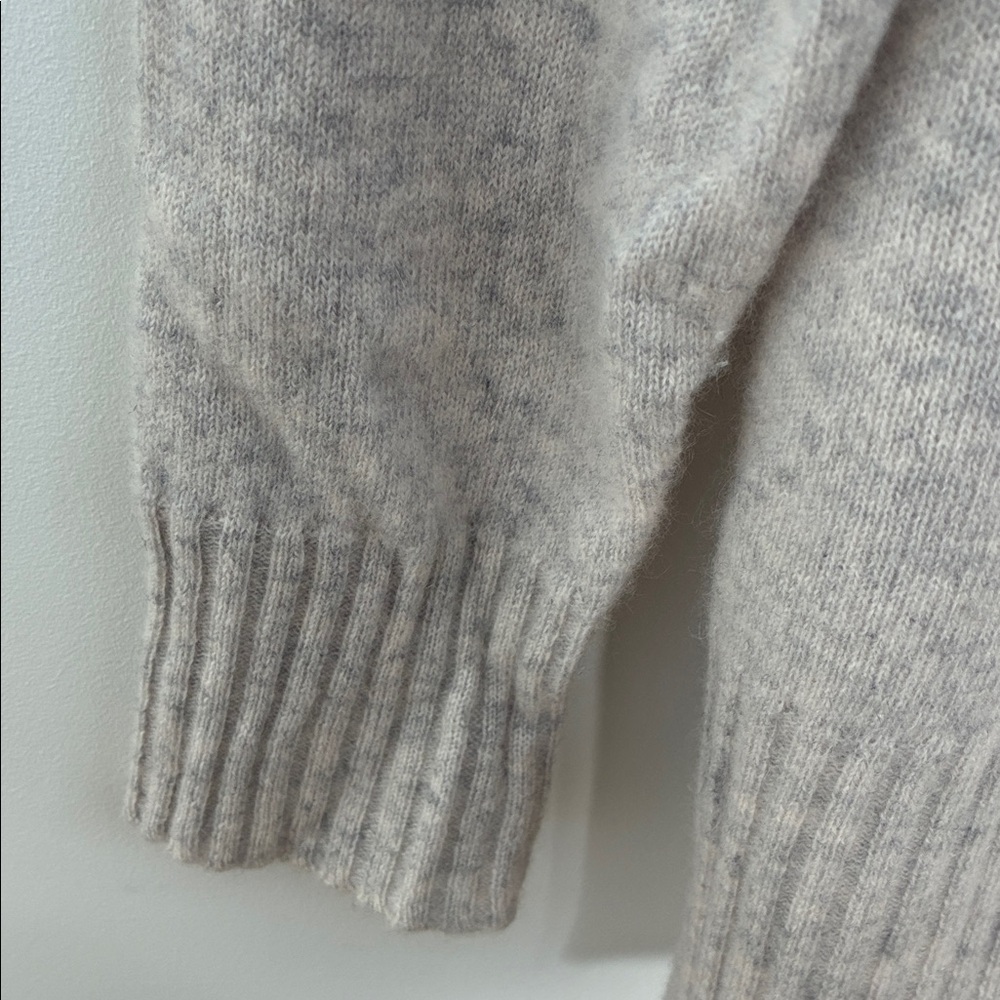 Bloomingdale's Pale Heather Gray Crewneck Sweater - Picture 3 of 5